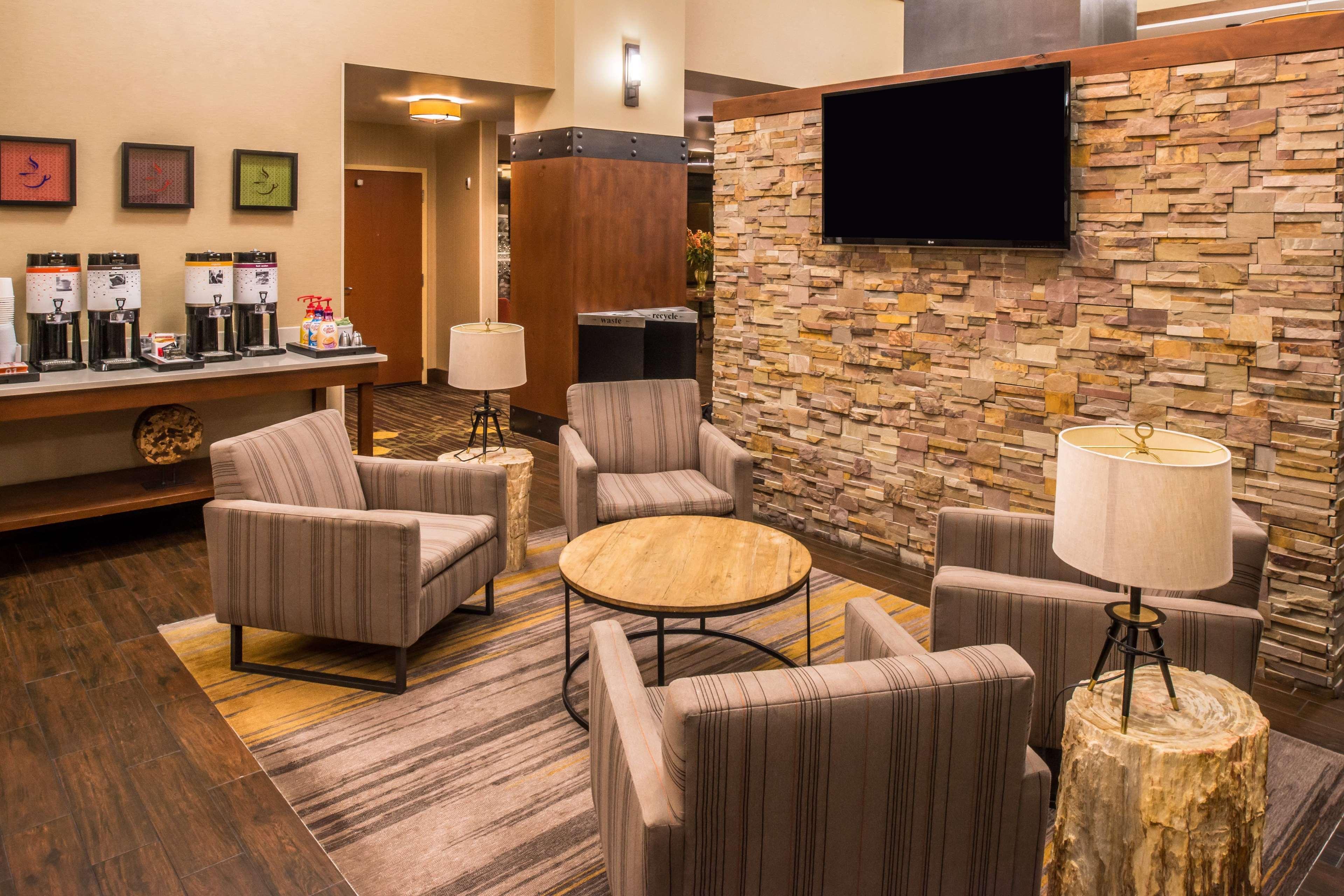 Hampton Inn & Suites Boulder North Exterior photo