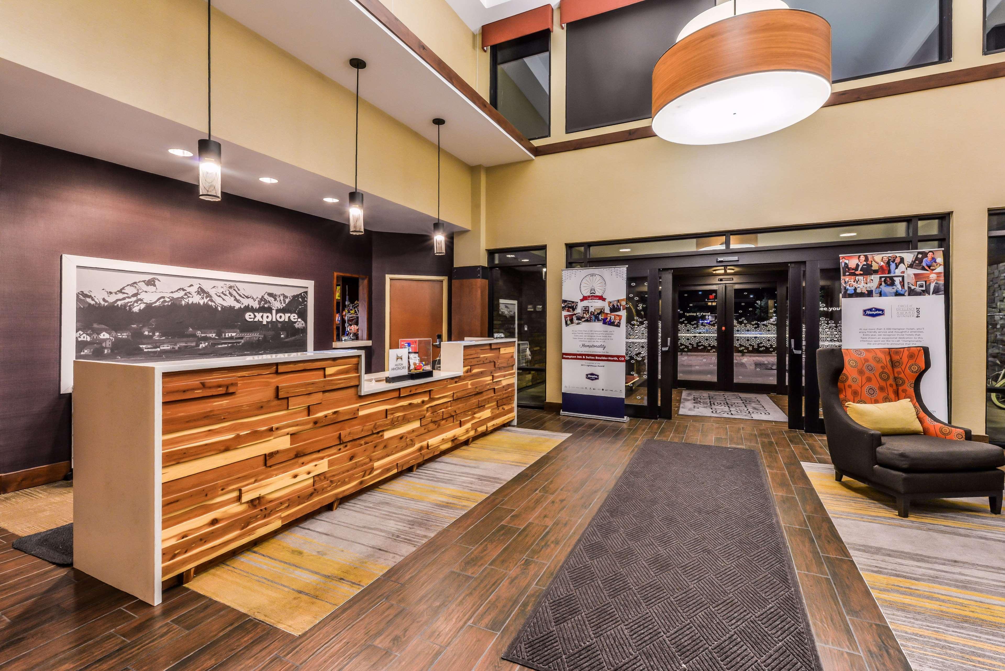 Hampton Inn & Suites Boulder North Exterior photo